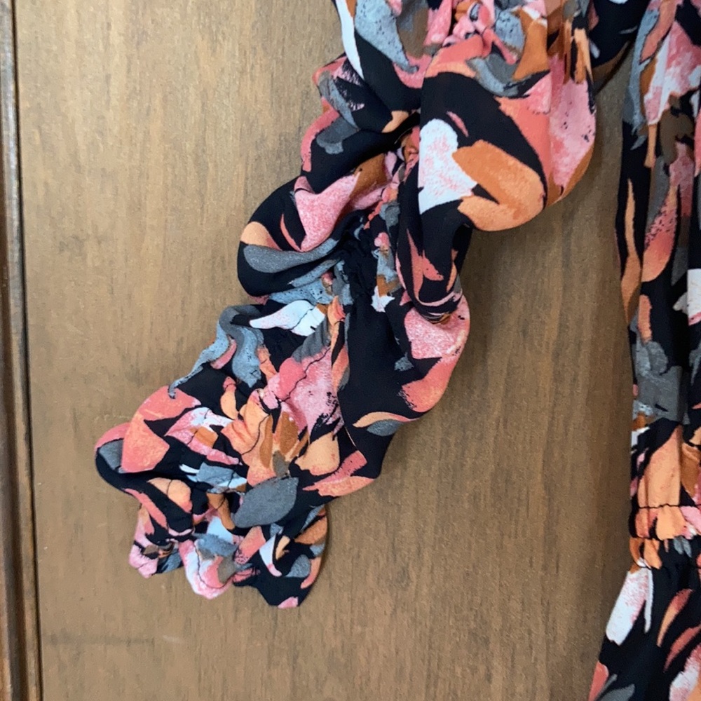 Zac & Rachel rouched sleeve floral top size PL - Picture 6 of 17